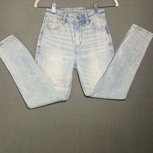 American Eagle Strigid Mom Jeans Light Wash 000 Short